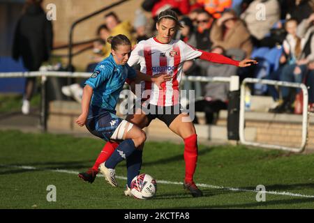 Louise Griffiths of Sunderland e Hayley Nolan of London City Lionesses in azione durante la partita di fa Women's Championship tra Sunderland e London City Lionesses all'Eppleton CW, Hetton domenica 7th novembre 2021. (Foto di will Matthews/MI News/NurPhoto) Foto Stock