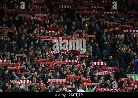 Tifosi di Liverpool durante la partita di UEFA Champions League di gruppo B tra Liverpool FC e Atletico Madrid ad Anfield il 3 novembre 2021 a Liverpool, Regno Unito. (Foto di Jose Breton/Pics Action/NurPhoto) Foto Stock