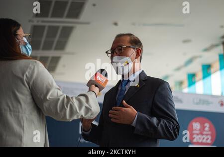 Choo Jong-Youn Ambasciatore per la repubblica di Corea del Sud in Colombia durante l'annuncio da parte del Ministero della Cultura della Colombia dell'invito del governo sudcoreano alla fiera internazionale del libro di Bogotà 'Filbo' il 10 novembre 2021. (Foto di Sebastian Barros/NurPhoto) Foto Stock