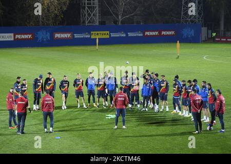 MIREL Radoi e i giocatori della Romania in azione durante la sessione di formazione ufficiale prima della partita dei qualificatori europei contro l'Islanda, mercoledì 10 novembre 2021. (Foto di Alex Nicodim/NurPhoto) Foto Stock