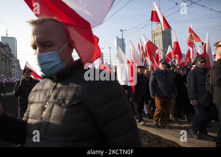 Marcia dell'indipendenza organizzata dal movimento nazionalista come celebrazione della Giornata dell'Indipendenza a Varsavia il 11 novembre 2021. (Foto di Maciej Luczniewski/NurPhoto) Foto Stock