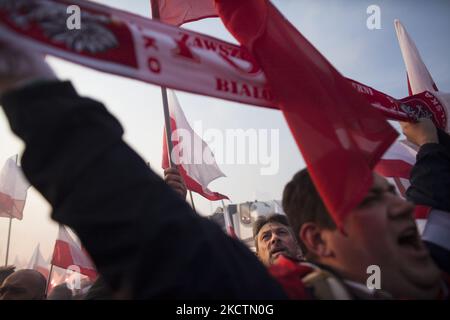 Marcia dell'indipendenza organizzata dal movimento nazionalista come celebrazione della Giornata dell'Indipendenza a Varsavia il 11 novembre 2021. (Foto di Maciej Luczniewski/NurPhoto) Foto Stock