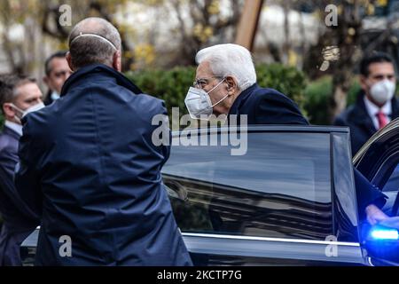 Il Presidente dell'Italia Sergio Mattarella arriva a Torino in Piazza Carignano il 12 novembre 2021, in Italia (Foto di Alberto Gandolfo/NurPhoto) Foto Stock