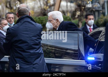 Il Presidente dell'Italia Sergio Mattarella arriva a Torino in Piazza Carignano il 12 novembre 2021, in Italia (Foto di Alberto Gandolfo/NurPhoto) Foto Stock