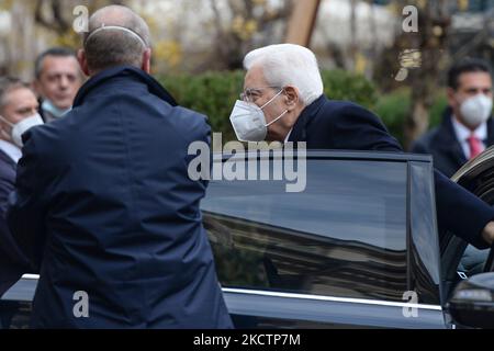 Il Presidente dell'Italia Sergio Mattarella arriva a Torino in Piazza Carignano il 12 novembre 2021, in Italia (Foto di Alberto Gandolfo/NurPhoto) Foto Stock