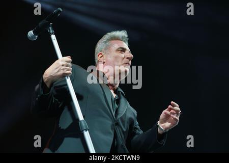 Il cantante Loquillo durante un concerto al Wizink Center, il 13 novembre 2021 a Madrid, Spagna (Foto di Oscar Gonzalez/NurPhoto) Foto Stock