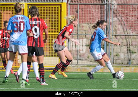 Liucija Vaitukaitite (8) Pomigliano Calcio Femminile controllare la palla durante il Calcio italiano Seria Una partita femminile 2021/2022 tra Pomigliano Femminile vs Milan Women il 14 novembre 2021 presso lo Stadio Ugo Gobbato di Pomigliano Italia (Foto di Salvatore Varo/LiveMedia/NurPhoto) Foto Stock