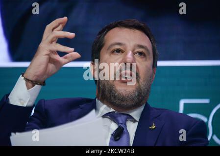 Matteo Salvini durante la notizia la 2021 Assemblea dei Confesercenti, in occasione del 50th° anniversario della sua nascita il 16 novembre 2021 al Salone delle Fontane, EUR a Roma (Foto di Gloria Imbrogno/LiveMedia/NurPhoto) Foto Stock