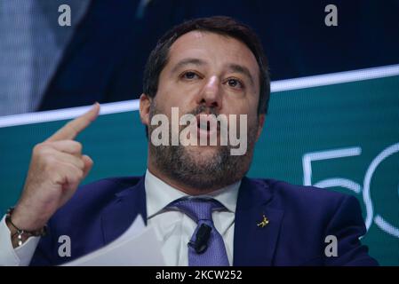 Matteo Salvini durante la notizia la 2021 Assemblea dei Confesercenti, in occasione del 50th° anniversario della sua nascita il 16 novembre 2021 al Salone delle Fontane, EUR a Roma (Foto di Gloria Imbrogno/LiveMedia/NurPhoto) Foto Stock