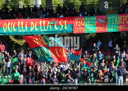 Tifosi della Ternana durante il Campionato Italiano Calcio League BKT Ternana Calcio vs COME Cittadella il 20 novembre 2021 allo Stadio libero liberati di Terni (Foto di Luca Marchetti/LiveMedia/NurPhoto) Foto Stock