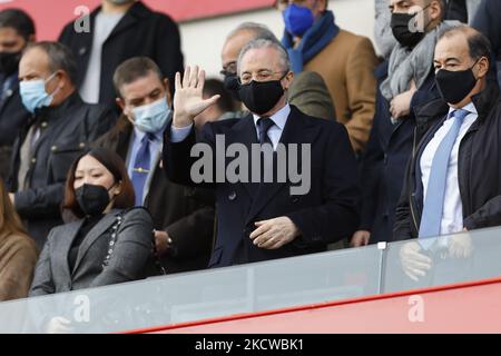 Florentino Perez, presidente del Real Madrid, durante la partita la Liga tra Granada CF e Real Madrid CF allo stadio Nuevo Los Carmenes il 21 novembre 2021 a Granada, Spagna. (Foto di Álex Cámara/NurPhoto) Foto Stock