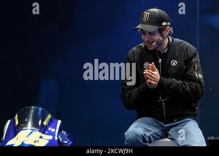 Valentino Rossi sul palco dell'evento One More Lap VR46 Yamaha durante la News One More Lap il 25 novembre 2021 all'EICMA 2021 - Rho Fiera di Milano (Foto di Francesco Scaccianoce/LiveMedia/NurPhoto) Foto Stock