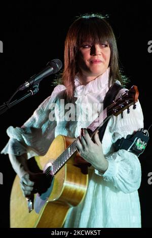 La cantante italiana Carmen Consoli suona al Teatro degli Arcimboldi di Milano il 25 novembre 2021. (Foto di Mairo Cinquetti/NurPhoto) Foto Stock