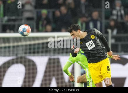 Mat Hummels di Borussia Dortmund durante Wolfsburg contro Borussia Doutmund, Bundesliga, allo stadio Volkswagen di Wolfsburg, Germania il 27 novembre 2021. (Foto di Ulrik Pedersen/NurPhoto) Foto Stock