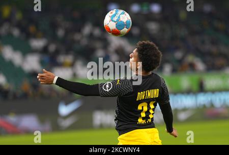 Donyell Malen di Borussia Dortmund durante Wolfsburg contro Borussia Doutmund, Bundesliga, allo stadio Volkswagen di Wolfsburg, Germania il 27 novembre 2021. (Foto di Ulrik Pedersen/NurPhoto) Foto Stock