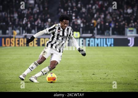 Il difensore della Juventus Juan Cuadrado (11) in azione durante la Serie A partita di calcio n.14 JUVENTUS - ATALANTA il 27 novembre 2021 allo Stadio Allianz di Torino, Piemonte, Italia. Risultato finale: Juventus-Atalanta 0-1. (Foto di Matteo Bottanelli/NurPhoto) Foto Stock