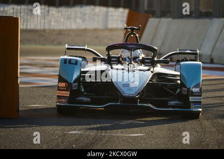 10 Sam Bird (gbr), Jaguar Racing Formula e Team, in azione durante il test pre-stagione ABB Formula e sul circuito Ricardo Tormo di Valencia il 30 novembre in Spagna. (Foto di Xavier Bonilla/NurPhoto) Foto Stock
