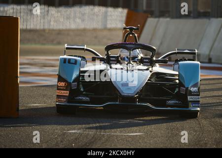 10 Sam Bird (gbr), Jaguar Racing Formula e Team, in azione durante il test pre-stagione ABB Formula e sul circuito Ricardo Tormo di Valencia il 30 novembre in Spagna. (Foto di Xavier Bonilla/NurPhoto) Foto Stock