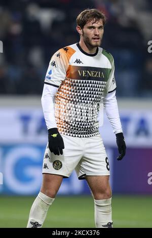 Tanner Tessmann (Venezia FC) durante la serie Italiana di calcio A match Atalanta BC vs Venezia FC il 30 novembre 2021 allo Stadio Gewiss di Bergamo (Photo by Francesco Scaccianoce/LiveMedia/NurPhoto) Foto Stock