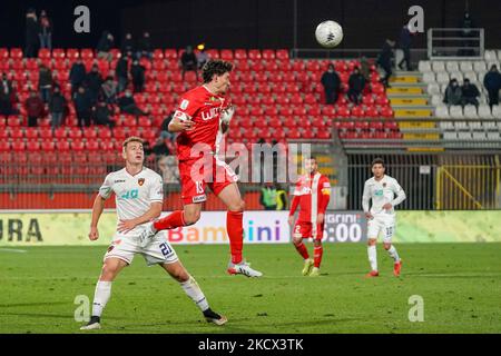 Davide Bettella (#18 Monza) durante la partita di calcio italiana Serie B AC Monza vs Cosenza Calcio il 30 novembre 2021 allo Stadio Brianteo di Monza (MB) (Foto di Luca Rossini/LiveMedia/NurPhoto) Foto Stock