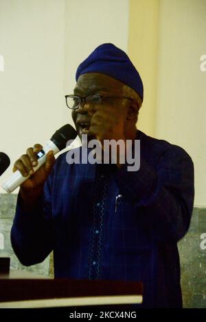 L'avvocato nigeriano Femi Falana ha espresso le sue parole chiave al South West Town Hall Meeting della Nigeria Guild of Editors (NGE) con il tema: Valutare la performance dei media nel consolidamento della democrazia di NigeriaÂ: Cittadini e delineare un'agenda per il futuro a Lagos, il 2 dicembre 2021. (Foto di Olukayode Jaiyeola/NurPhoto) Foto Stock