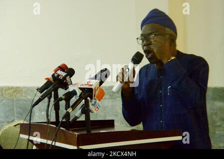 L'avvocato nigeriano Femi Falana ha espresso le sue parole chiave al South West Town Hall Meeting della Nigeria Guild of Editors (NGE) con il tema: Valutare la performance dei media nel consolidamento della democrazia di NigeriaÂ: Cittadini e delineare un'agenda per il futuro a Lagos, il 2 dicembre 2021. (Foto di Olukayode Jaiyeola/NurPhoto) Foto Stock