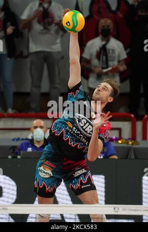 Rychlicki kamil (n.8 Signore sicurezza conad perugia) durante la partita di pallavolo della CEV Champions League Sir SICOMA Monini Perugia vs ITAS Trentino il 02 dicembre 2021 alla pala Barton di Perugia (Foto di Loris Cerquiglini/LiveMedia/NurPhoto) Foto Stock