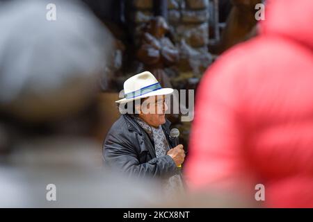 Greccio, 4 dicembre 2021 al Bano Carrisi a Greccio, parla di San Francesco. Nel Santuario di Greccio per l'ultimo incontro del centenario della rivista San Francesco. Oltre al vescovo di Rieti, Domenico Pompili, al dialogo sul tema della rinascita hanno partecipato il Guardiano del Santuario del primo presepe, Padre Carlo Serri, il sindaco della città, Emiliano Fabi e il cantautore al Bano, pugliese, un volto di televisione e musica nazionale e internazionale. L'evento sarà ospitato dal direttore della rivista mensile francescana, Padre Enzo Fort Foto Stock