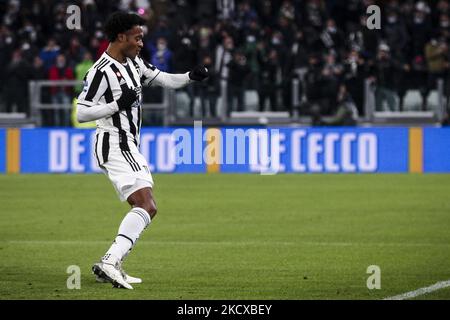 Il difensore della Juventus Juan Cuadrado (11) balla dopo aver segnato il suo gol per renderlo 1-0 durante la Serie A Football Match n.16 JUVENTUS - GENOVA il 05 dicembre 2021 allo Stadio Allianz di Torino, Piemonte, Italia. (Foto di Matteo Bottanelli/NurPhoto) Foto Stock