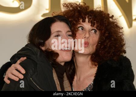 Edy Angelillo (a destra) durante la serata di apertura del Teatro Sistina restaurato e la prima del Musical &#34;MaMMaMia!&#34; il 07 dicembre 2021 al Teatro Sistina di Roma (Foto di Gloria Imbrogno/LiveMedia/NurPhoto) Foto Stock