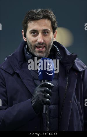 Diego Milito commenta Amazon prime durante la partita di calcio della UEFA Champions League Atalanta BC vs Villarreal il 09 dicembre 2021 allo stadio Gewiss di Bergamo (Foto di Francesco Scaccianoce/LiveMedia/NurPhoto) Foto Stock