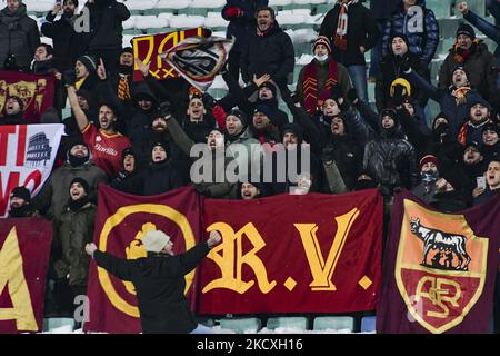 Tifosi di AS Roma durante la partita di gruppo C della UEFA Europa Conference League tra il CSKA Sofia e AS Roma a Sofia, Bulgaria, 09 dicembre 2021. (Foto di Georgi Paleykov/NurPhoto) Foto Stock