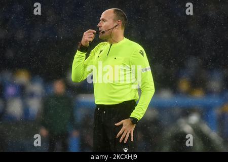 Arbitro Antonio Mateu Lahoz durante la partita della UEFA Europa League tra SSC Napoli e Leicester City allo Stadio Diego Armando Maradona Napoli Italia il 9 dicembre 2021. (Foto di Franco Romano/NurPhoto) Foto Stock