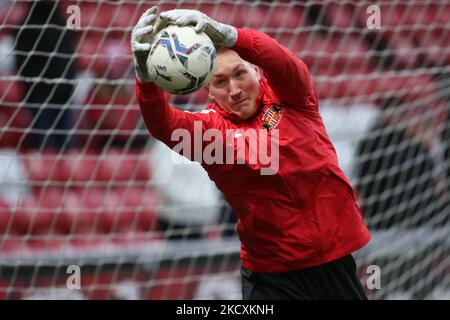 Thorben Hoffman fa un risparmio durante il warm up durante la partita della Sky Bet League 1 tra Sunderland e Plymouth Argyle allo Stadio di luce, Sunderland sabato 11th dicembre 2021. (Foto di Michael driver/MI News/NurPhoto) Foto Stock