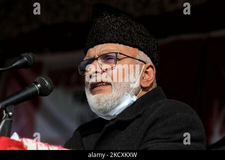 Ali Mohammad Sagar parla durante la sua visita a Baramulla, Jammu e Kashmir, India, il 11 dicembre 2021. Jammu & Kashmir National Conference (NC) il vice presidente Omar Abdullah si è rivolto a un rally a Baramulla il sabato in cui hanno partecipato migliaia di parteggiatori in mezzo al COVID-19 Coronavirus Pandemic. (Foto di Nasir Kachroo/NurPhoto) Foto Stock