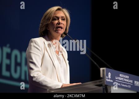 Valerie Pecresse, candidata ufficiale del partito Les Republicains, durante la riunione di destra alla Maison de la Mutualité, a Parigi, 11 dicembre 2021. (Foto di Andrea Savorani Neri/NurPhoto) Foto Stock