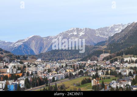 Svizzera: Vista della città di Davos dalla funivia a Jakobshorn Foto Stock