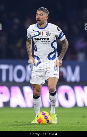 Aleksandar Kolarov del FC Internazionale durante la Serie A match tra US Salernitana 1919 e FC Internazionale allo Stadio Arechi, Salerno, Italia il 17 dicembre 2021. (Foto di Giuseppe Maffia/NurPhoto) Foto Stock