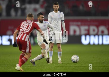 Valentin Cretu in azione durante la partita di Liga 1 Romania tra Sepsi OSK Sfantu Gheorghe e FCSB, a Sfantu Gheorghe, Domenica, 19 dicembre 2021. (Foto di Alex Nicodim/NurPhoto) Foto Stock