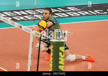 massimo colaci (n.13 Signore sicurezza conad perugia) durante il Volley Campionato Italiano Serie A Men Superleague Sir Safety Conad Perugia vs Volley Verona il 29 dicembre 2021 al PalaBarton di Perugia (Photo by Loris Cerquiglini/LiveMedia/NurPhoto) Foto Stock