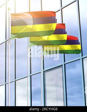 Flagpoles con la bandiera di Mauritius di fronte al business center Foto Stock