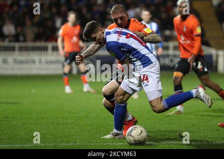 Gavan Holohan di Hartlepool United in azione con Nicky Adams di Oldham Athletic durante la partita della Sky Bet League 2 tra Hartlepool United e Oldham Athletic a Victoria Park, Hartlepool sabato 1st gennaio 2022. (Foto di Mark Fletcher /MI News/NurPhoto) Foto Stock