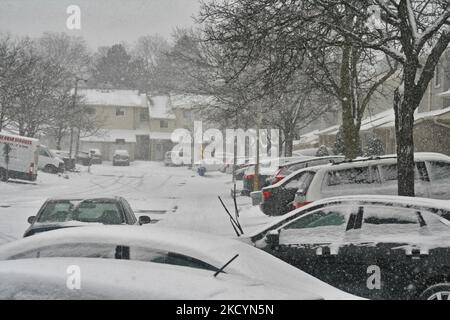 La tempesta di neve ha colpito Toronto, Ontario, Canada, il 02 gennaio 2022. La tempesta dovrebbe cadere tra i 5-10 centimetri di neve attraverso la Greater Toronto Area. (Foto di Creative Touch Imaging Ltd./NurPhoto) Foto Stock