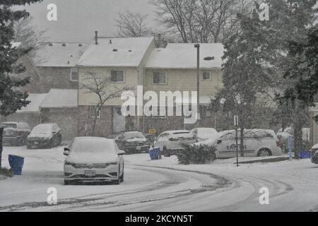 La tempesta di neve ha colpito Toronto, Ontario, Canada, il 02 gennaio 2022. La tempesta dovrebbe cadere tra i 5-10 centimetri di neve attraverso la Greater Toronto Area. (Foto di Creative Touch Imaging Ltd./NurPhoto) Foto Stock