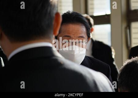 Il primo ministro giapponese Fumio Kishida arriva alla stazione ferroviaria di Ujiyamada, nella città di ISE, il 4 gennaio 2022 nella prefettura di mie, in Giappone. (Foto di Jinhee Lee/NurPhoto) Foto Stock