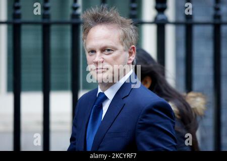 Il Segretario di Stato britannico per i trasporti Grant Shapps, deputato del Partito conservatore per Welwyn Hatfield, arriva a Downing Street a Londra, in Inghilterra, il 5 gennaio 2022. (Foto di David Cliff/NurPhoto) Foto Stock