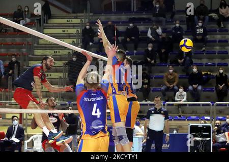 Gabriele di Martino Prisma Taranto si è schiantato durante il Volley Serie a Campionato Men Superleague Prisma Taranto vs Volley vero Monza il 05 gennaio 2022 al PalaMazzola di Taranto (Foto di Giuseppe leva/LiveMedia/NurPhoto) Foto Stock