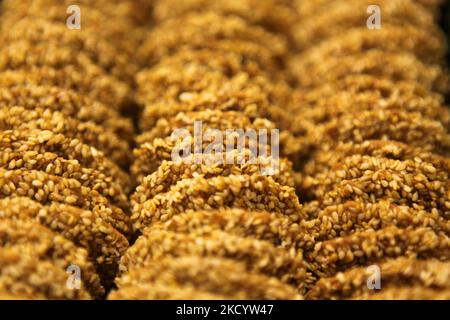 Biscotti di semi di sesamo orientali dall'Arabia Saudita a Toronto, Ontario, Canada. (Foto di Creative Touch Imaging Ltd./NurPhoto) Foto Stock