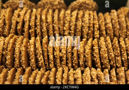 Biscotti di semi di sesamo orientali dall'Arabia Saudita a Toronto, Ontario, Canada. (Foto di Creative Touch Imaging Ltd./NurPhoto) Foto Stock