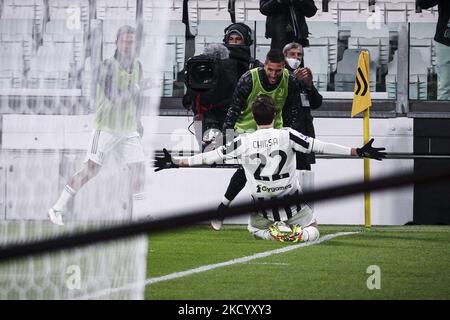 Il centrocampista della Juventus Federico Chiesa (22) festeggia, dopo aver segnato il suo gol, di farne 1-1 durante la Serie A Football Match n.20 JUVENTUS - NAPOLI il 06 gennaio 2022 allo Stadio Allianz di Torino, Piemonte, Italia. Risultato finale: Juventus-Napoli 1-1. (Foto di Matteo Bottanelli/NurPhoto) Foto Stock